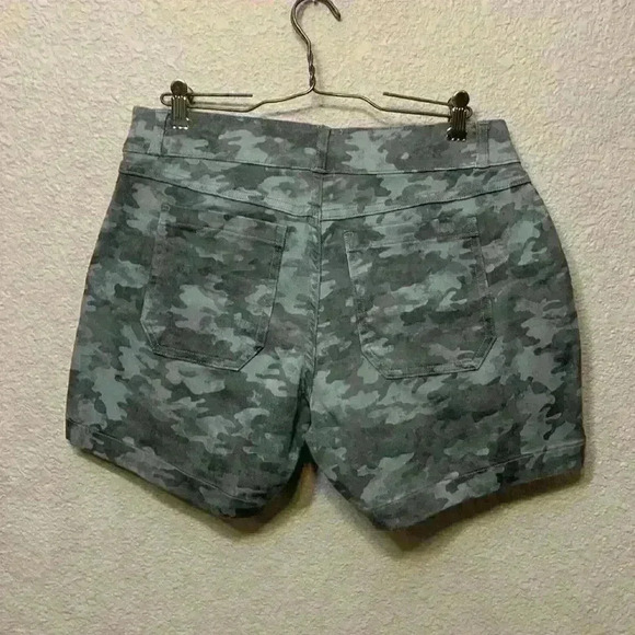 NWT Spanx stone wash camo short sz M/M comfy pull on high rise modest stretchy - Picture 5 of 8
